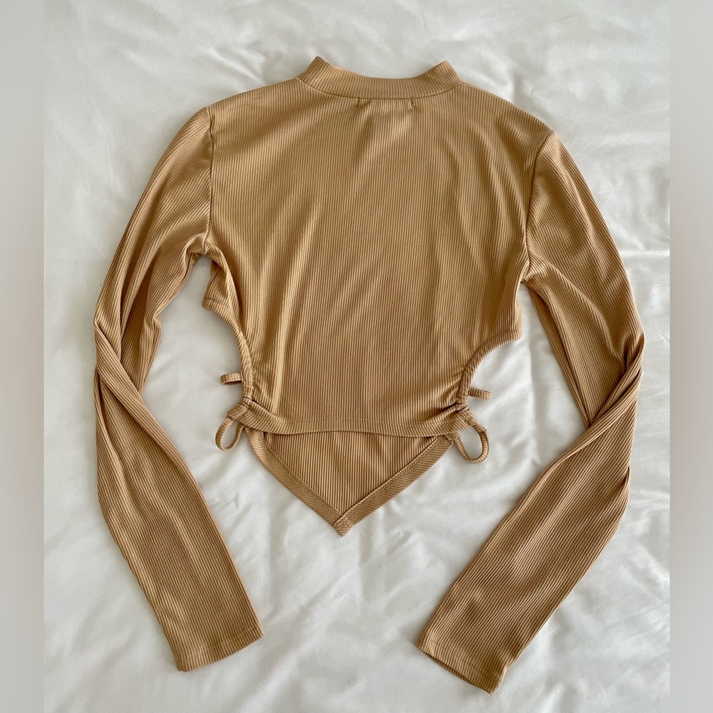 Beige Triangular Crop Top - Picture 3 of 4